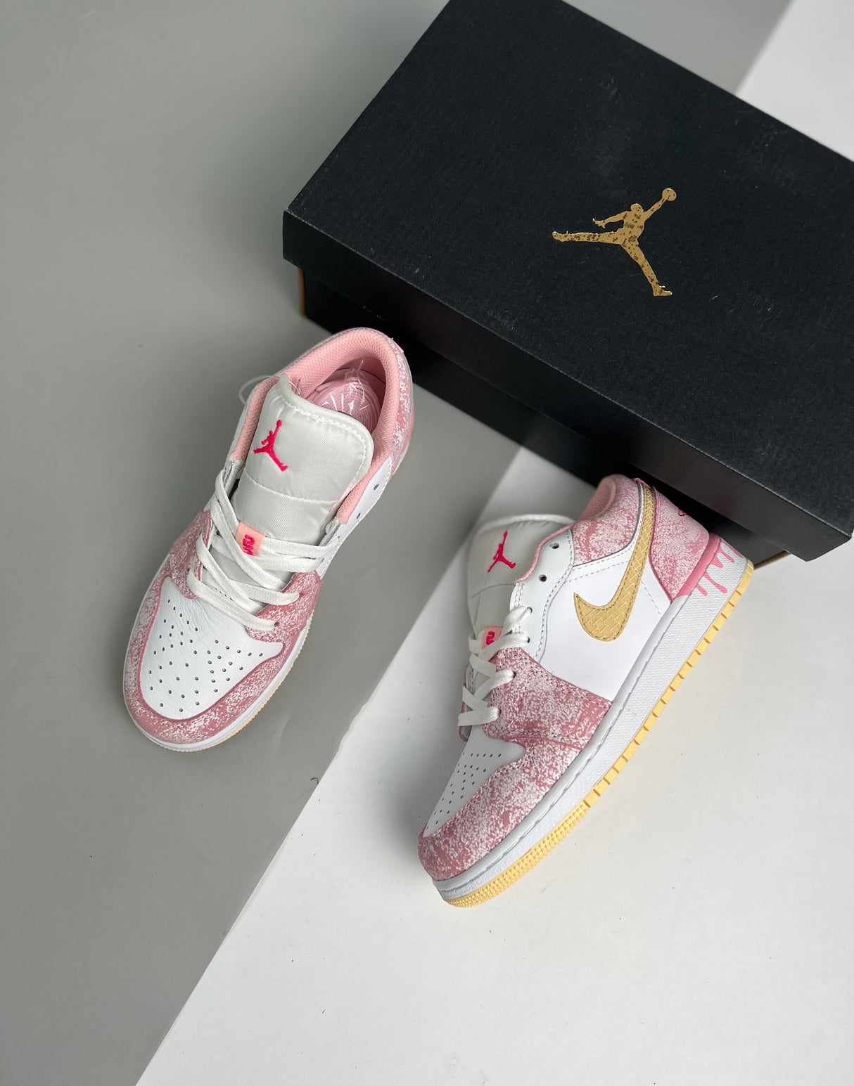 Air Jordan 1 Low Pink
