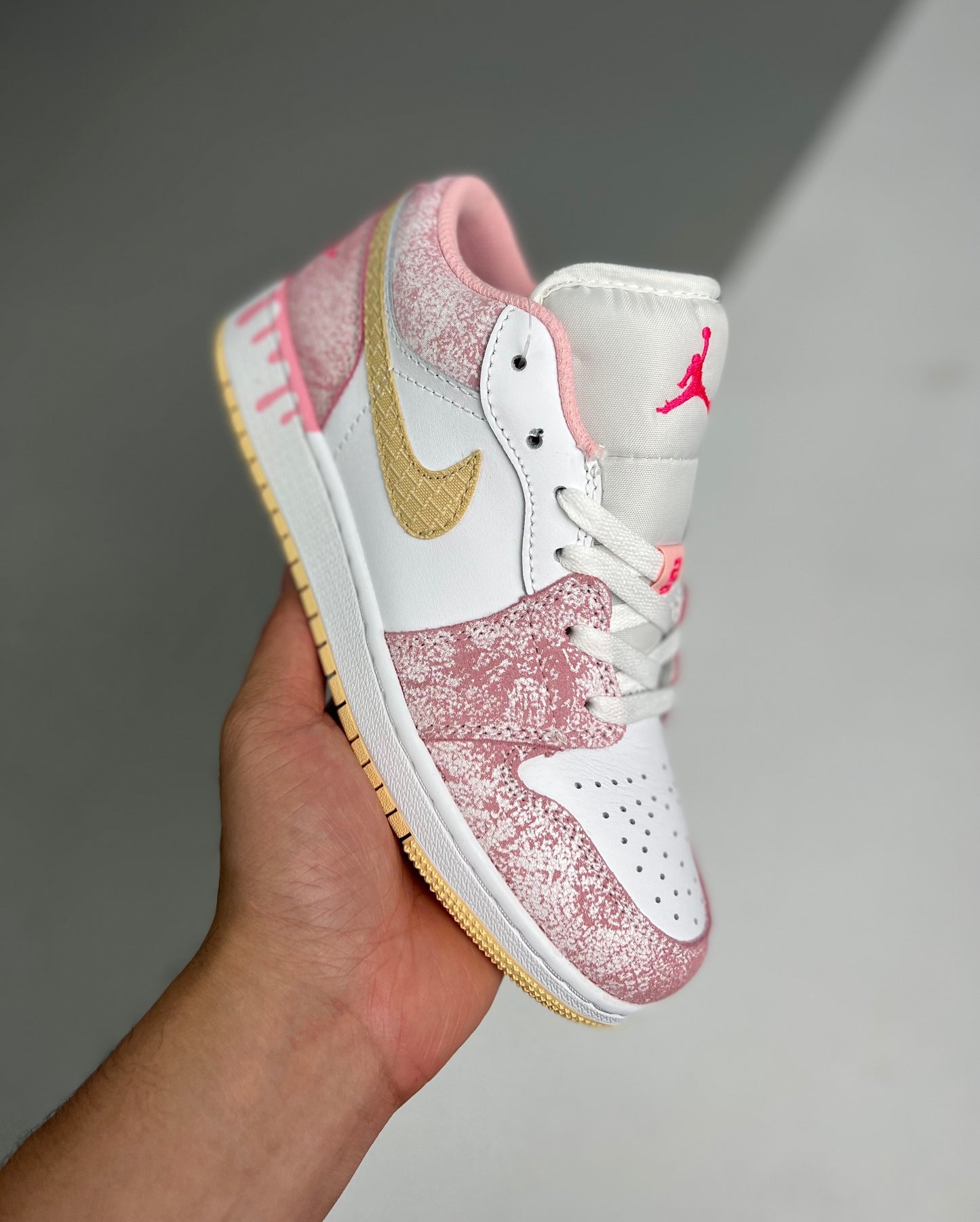 Air Jordan 1 Low pink